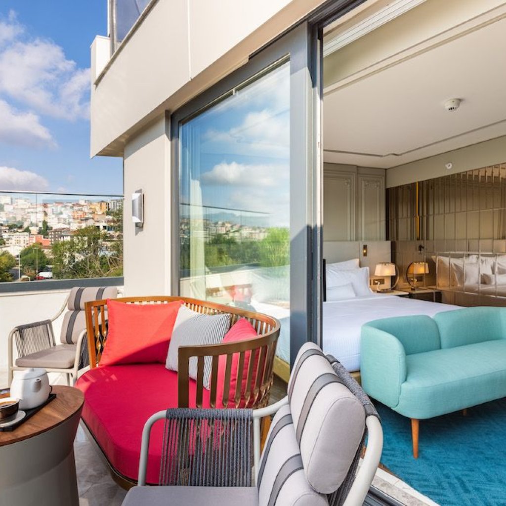 Stayso The House Hotel, Hospitality